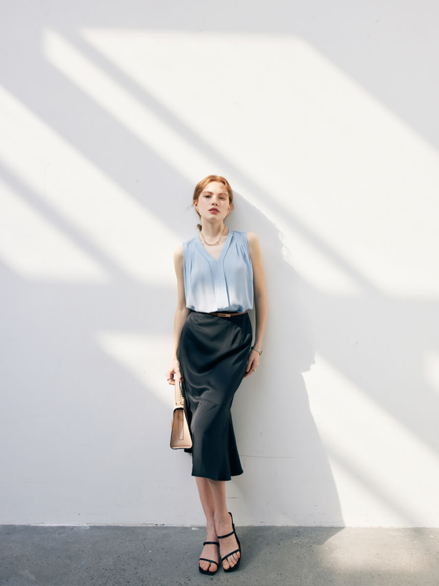 Women Sleeveless Pleated V-Neck Mulberry Silk Shirt